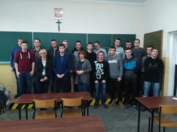 Jak długo trwa szkoła zawodowa? Odkryj zaskakujące fakty o czasie nauki