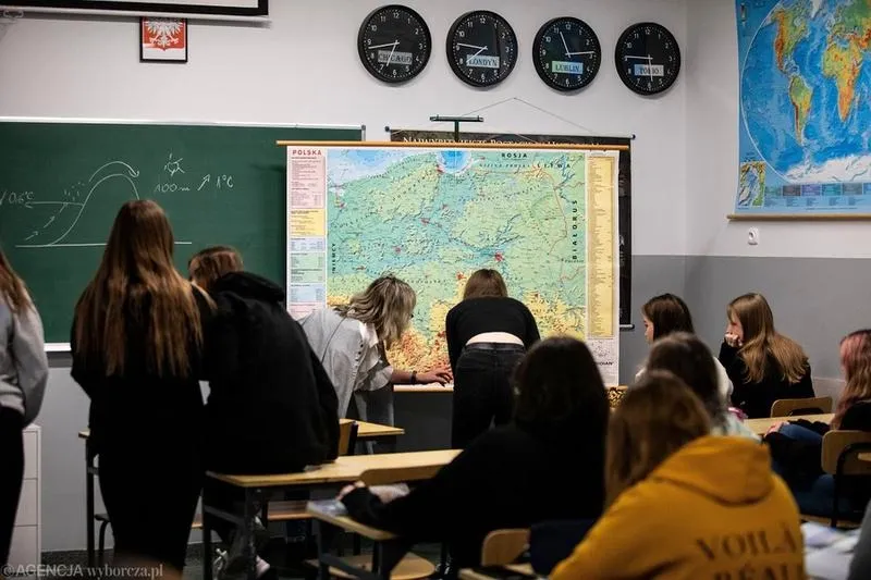 Jak zyskać na nadgodzinach w szkole – sposoby na płatne zajęcia dla nauczycieli
